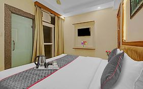 Townhouse Lucky Grand Palace